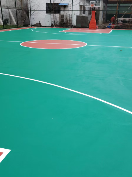 阿拉善 球场长期使用易出现地面开裂